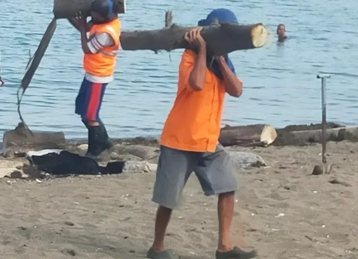 DLH Parepare Rutinkan Aksi Bersih Pantai, Wali Kota Beri Apresiasi